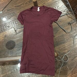 Lululemon Swiftly Tech short sleeve in maroon